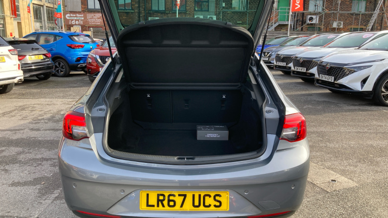 Vauxhall Insignia 1.6 Turbo D ecoTec [136] SRi Nav 5dr Diesel Hatchback